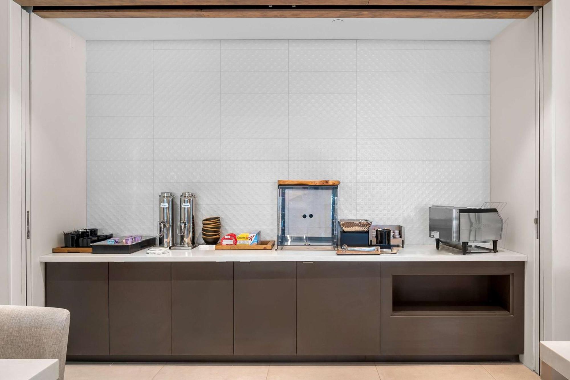 Hilton Garden Inn نورث كونويه المظهر الخارجي الصورة
